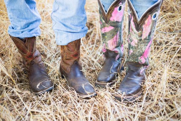 Swinger couple in cowboy boots in Texas Swinger couple in cowboy boots in Texas